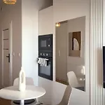 Urban Global Premium - 11th Floor No 23-free Garage Self Check-in Apartment