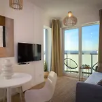 Urban Global Premium - 11th Floor No 23-free Garage Self Check-in Apartment *