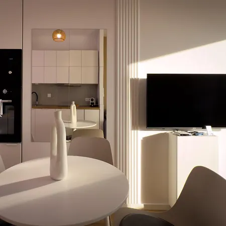 Urban Global Premium - 11th Floor No 23- Air Condition - Balcony - Free Garage Катовице