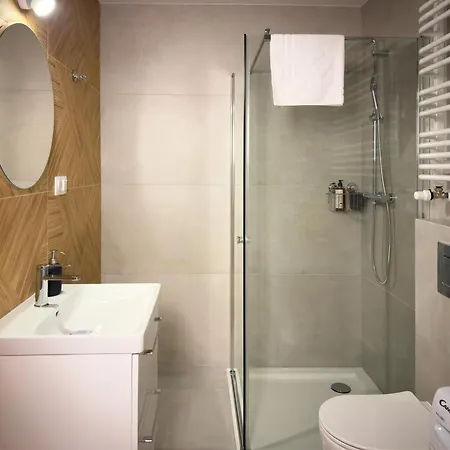 Urban Global Premium - 11th Floor No 23- Air Condition - Balcony - Free Garage Апартаменты Катовице